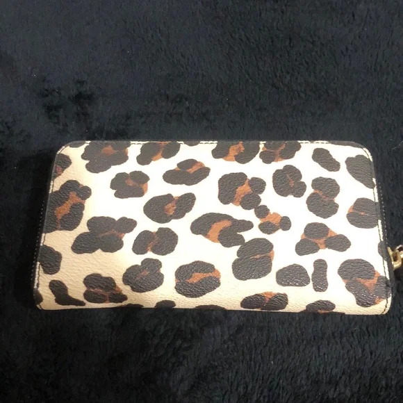 Tory Burch Leopard print wallet - Picture 2 of 5